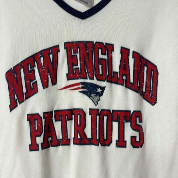 NFL Team Apparel New England Patriots v neck tee, size 3xl - Picture 2 of 5